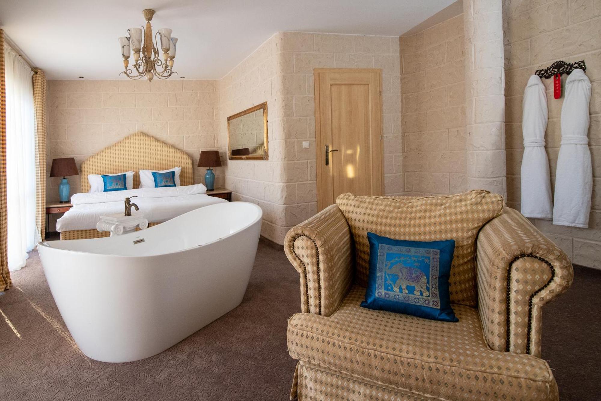 Azzun Orient Spa&wellness Hotell 4*